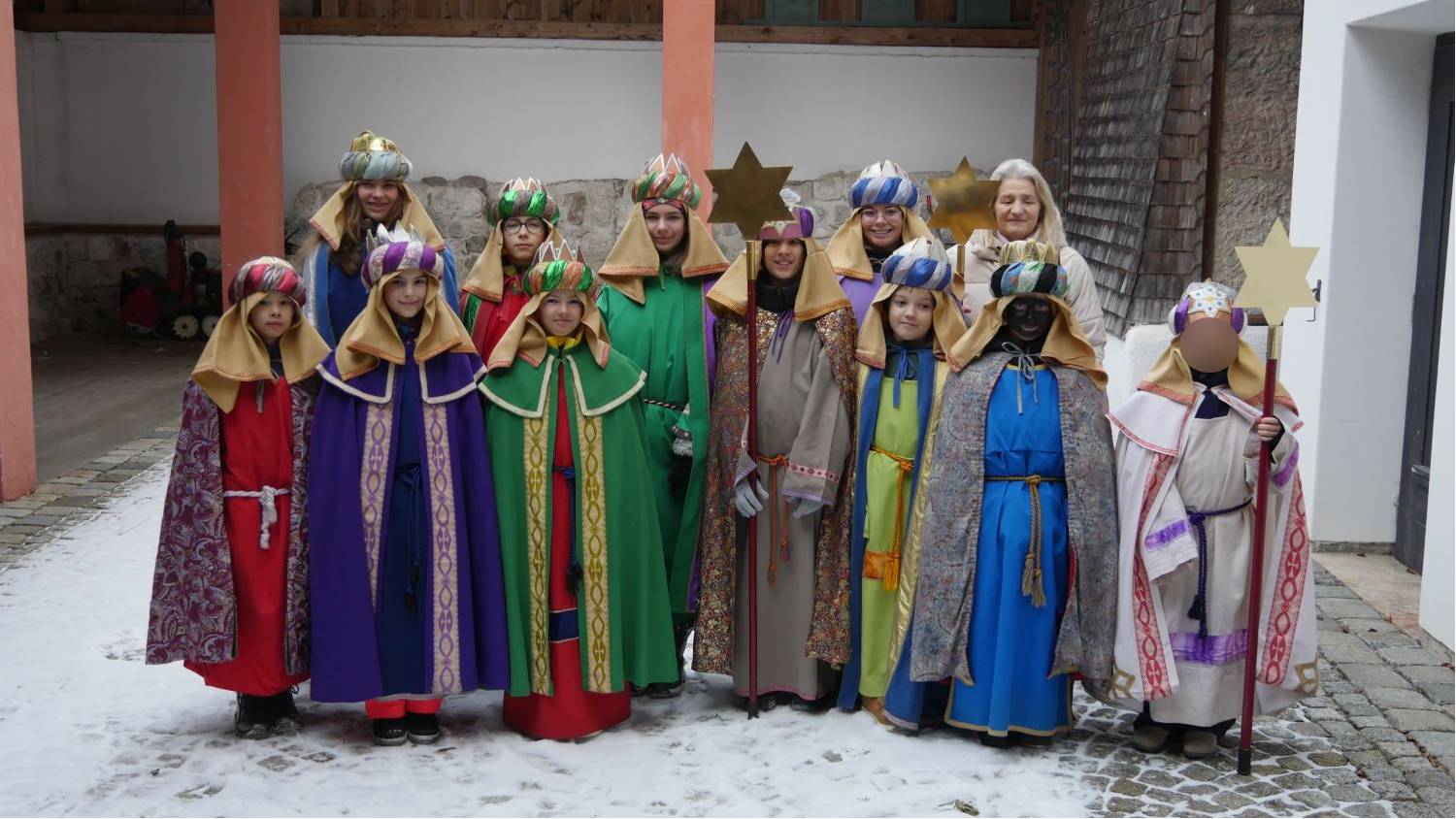 Fest der Heiligen Drei Könige mit Wasserweihe und Ehrung der Sternsinger